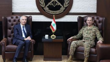 قائد الجيش عرض للأوضاع مع السفير الفرنسي