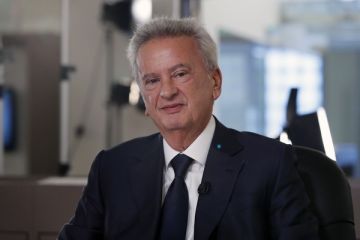 منظمة سويسرية: فتح تحقيق فرنسي في شبهات اختلاس واحتيال مرتبطين ببنك عوده ورياض سلامة