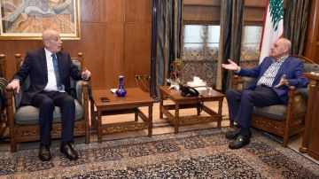 بري استقبل مستشار الرئيس عون بري استقبل مستشار الرئيس عون