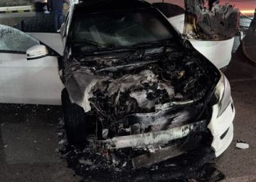 حريق داخل سيارة في مرأب في الكسليك والدفاع المدني يعمل على إخماده حريق داخل سيارة في مرأب في الكسليك والدفاع المدني يعمل على إخماده