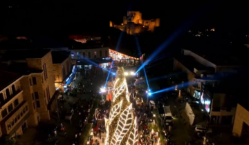 بلدية جبيل أضاءت مغارة الميلاد وزينة العيد وافتتحت القرية الميلادية