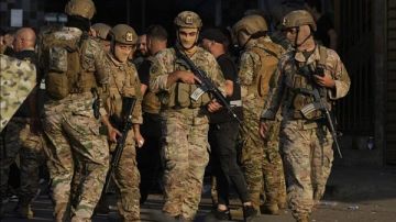 مطاردة مطلوب اختبأ بين طلاب مدرسة.. وهذا مصيره!