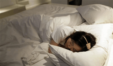 من المنبه إلى ضوء الصباح.. خطوتان بسيطتان لنوم أفضل في الشتاء