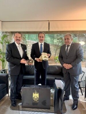 ميشال معوض استقبل ياسر محمود عباس وبحث معه التطورات في غزة والوضع الفلسطيني في لبنان ميشال معوض استقبل ياسر محمود عباس وبحث معه التطورات في غزة والوضع الفلسطيني في لبنان