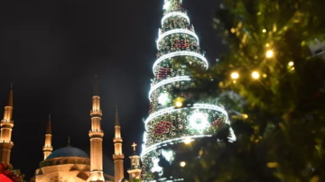 عيد الميلاد يحل على لبنان وسط أجواء من الفرحة برغم الظروف الصعبة واستمرار العدوان (تقرير)