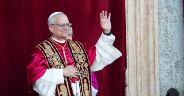 البابا لاوون الرابع عشر في مرفأ بيروت...صلاة صامتة لضحايا 4 آب ولقاء مع عوائل الشهداء