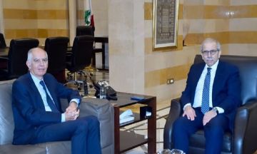 سلام أكد لسفير فرنسا أولوية وقف الاعتداءات الإسرائيلية سلام أكد لسفير فرنسا أولوية وقف الاعتداءات الإسرائيلية