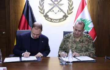 قائد الجيش يستقبل وزير الدولة في وزارة الدفاع الألمانية ويوقع معه اتفاقيتين لدعم الجيش قائد الجيش يستقبل وزير الدولة في وزارة الدفاع الألمانية ويوقع معه اتفاقيتين لدعم الجيش