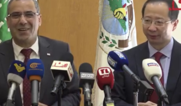 هاني وقع وسفير الصين اتفاقية لتقديم طائرات بدون طيار لرش المبيدات هاني وقع وسفير الصين اتفاقية لتقديم طائرات بدون طيار لرش المبيدات