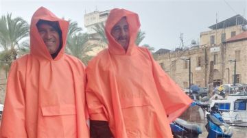 نقابة صيادي الأسماك في صور توزع سترات شتوية مقدمة من المهندس ناصيف سقلاوي نقابة صيادي الأسماك في صور توزع سترات شتوية مقدمة من المهندس ناصيف سقلاوي