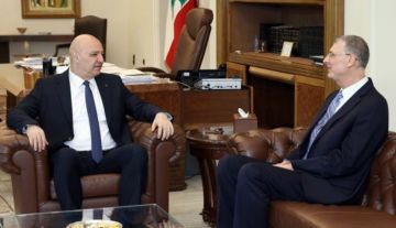 الرئيس عون عرض واقع التعليم العالي مع رئيس جامعة رفيق الحريري الرئيس عون عرض واقع التعليم العالي مع رئيس جامعة رفيق الحريري