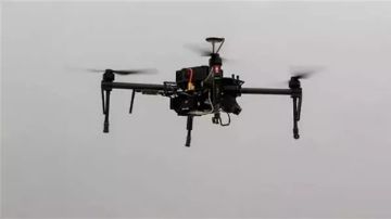 محلقة ألقت غالونات متفجرة على أحد المنازل في عيترون فجرا