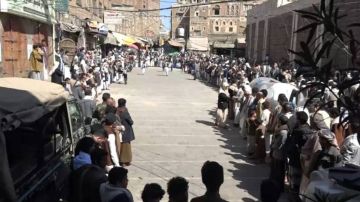 وقفات شعبية حاشدة في اليمن تضامنا مع غزة ولبنان وتنديدا بالاعتداءات الصهيونية (تقرير) وقفات شعبية حاشدة في اليمن تضامنا مع غزة ولبنان وتنديدا بالاعتداءات الصهيونية (تقرير)