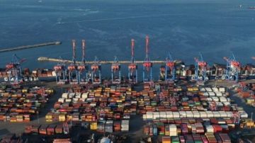 إدارة مرفأ بيروت: تأخر إخراج الحاويات مرتبط بأعطال خارجة عن نطاق النظام التشغيلي إدارة مرفأ بيروت: تأخر إخراج الحاويات مرتبط بأعطال خارجة عن نطاق النظام التشغيلي