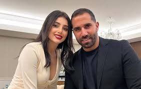 بعد إطلالتها مجددا بفستان زفاف أبيض.. كميل ابي خليل يرد على ماريتا الحلاني بعد إطلالتها مجددا بفستان زفاف أبيض.. كميل ابي خليل يرد على ماريتا الحلاني