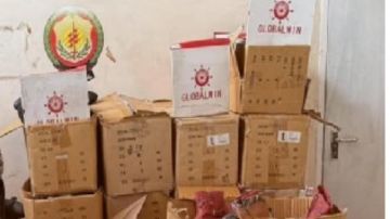 دهم محل... وأحذية مجهولة المصدر دهم محل... وأحذية مجهولة المصدر