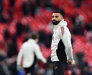 صحيفة بريطانية تكشف حقيقة وداع ليفربول لصلاح