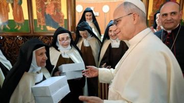 زيارة مفاجئة للبابا لدير الراهبات الكرمليات زيارة مفاجئة للبابا لدير الراهبات الكرمليات