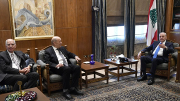 الرئيس بري تابع تطورات الأوضاع والمستجدات السياسية والميدانية خلال لقائه لودريان والوفد المرافق الرئيس بري تابع تطورات الأوضاع والمستجدات السياسية والميدانية خلال لقائه لودريان والوفد المرافق