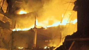 بالفيديو: النيران تلتهم معملا للبلاستيك والنايلون