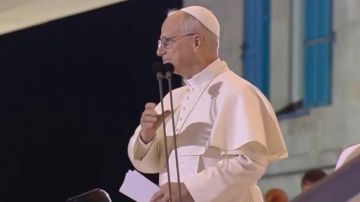 البابا لاوون لشبيبة لبنان: المستقبل بين أيديكم ولديكم فرصة تاريخية لتغيير المستقبل والحب قادر على معالجة جروح الجميع البابا لاوون لشبيبة لبنان: المستقبل بين أيديكم ولديكم فرصة تاريخية لتغيير المستقبل والحب قادر على معالجة جروح الجميع