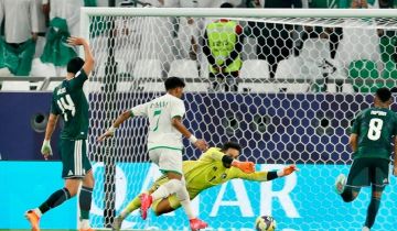 الدوسري يقود السعودية لتخطي عمان بمنافسات كأس العرب في قطر..