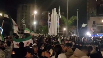 بالفيديو: طرابلس تحتفل في ذكرى سقوط الأسد بالفيديو: طرابلس تحتفل في ذكرى سقوط الأسد