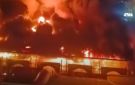 بالفيديو: حريق وانفجارات في سوق