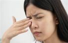 عادة بسيطة تقلل أحد أعراض الحساسية الموسمية.. ما هي؟