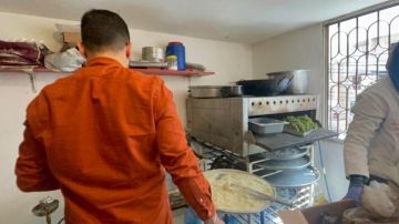 بلدية حارة حريك: تسطير محضر إقفال بحق محل للحلويات وتلف 30 كلغ من اللحوم المثلجة بلدية حارة حريك: تسطير محضر إقفال بحق محل للحلويات وتلف 30 كلغ من اللحوم المثلجة