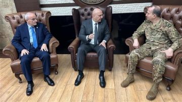 في لقاءات أمنية.. الرئيس عون: لا تهاون مع الفاسدين ولا حماية لأحد (صور) في لقاءات أمنية.. الرئيس عون: لا تهاون مع الفاسدين ولا حماية لأحد (صور)