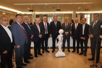 غرفة بيروت وجبل لبنان تطلق أول روبوت لخدمة المنتسبين بحضور وزير الاقتصاد
