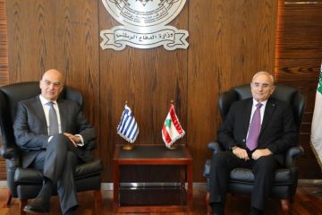 وزير الدفاع بحث مع نظيره اليوناني في قضايا ذات اهتمام مشترك