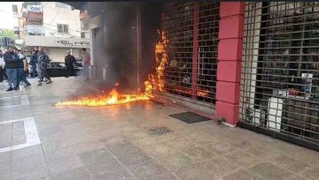 بالفيديو والصور: احذية وحقائب على اسماء زوجات وبنات النبي.. غضب وتوتر كبير في طرابلس! بالفيديو والصور: احذية وحقائب على اسماء زوجات وبنات النبي.. غضب وتوتر كبير في طرابلس!