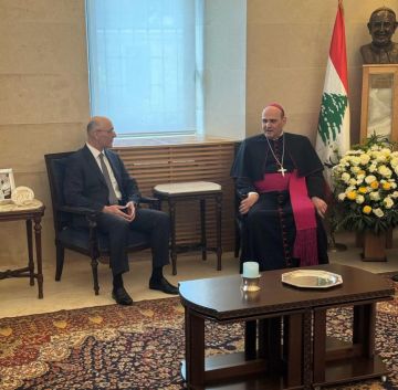 الحجار يقدم التعازي إلى السفير البابوي بوفاة قداسة البابا