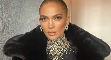 النجمة العالمية جينيفر لوبيز تخطف الأنظار في سباق الفورمولا 1 في جدة النجمة العالمية جينيفر لوبيز تخطف الأنظار في سباق الفورمولا 1 في جدة