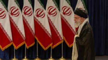 اجتماع بدل كل شيء.. كيف غير خامنئي رأيه فجأة ووافق على التفاوض مع أميركا