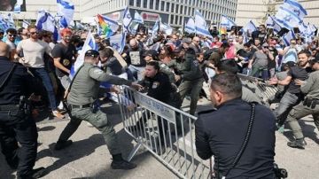 فلسطين مواجهات عنيفة بين متظاهرين وشرطة الاحتلال في مازور شرق تل أبيب