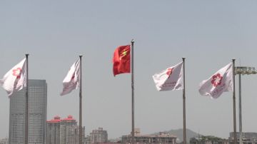 مواجهة مستمرة بين واشنطن وبكين بشأن الرسوم الجمركية.. تحذيرات من تفاقم الحرب التجارية