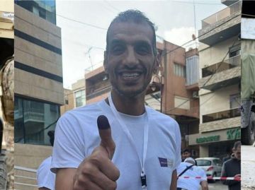 إسماعيل أحمد يقترع للمرة الأولى في المنصورية إسماعيل أحمد يقترع للمرة الأولى في المنصورية