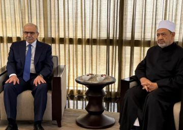 سلام يلتقي الأزهر في دبي ويبحثان في سبل تعزيز الحوار