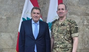 سقلاوي زار قائد الجيش وشكر له دعم الجيش في جهود الريجي لمكافحة التهريب سقلاوي زار قائد الجيش وشكر له دعم الجيش في جهود الريجي لمكافحة التهريب