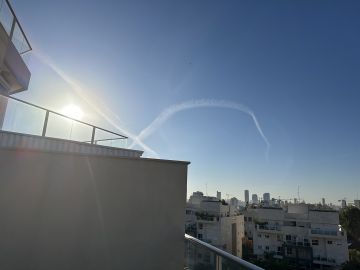 صاروخ يمني يستنفر الكيان الإسرائيلي: اعتراض في أجواء الوسط وصفارات إنذار في تل أبيب والقدس صاروخ يمني يستنفر الكيان الإسرائيلي: اعتراض في أجواء الوسط وصفارات إنذار في تل أبيب والقدس