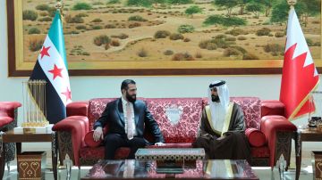 الرئيس السوري يصل إلى البحرين في زيارة رسمية الرئيس السوري يصل إلى البحرين في زيارة رسمية