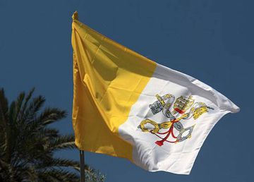 دخان أسود في الفاتيكان مع تعذر انتخاب بابا جديد