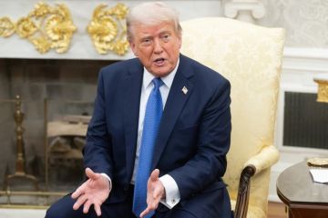 ترامب يهدد الاتحاد الأوروبي بتعريفات بنسبة 50 بالمئة ويستهدف قطاع الهواتف الذكية ترامب يهدد الاتحاد الأوروبي بتعريفات بنسبة 50 بالمئة ويستهدف قطاع الهواتف الذكية