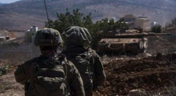 قوات الجيش الإسرائيلي أطلقت 7 قنابل مضيئة في أجواء سهل مارون الراس قوات الجيش الإسرائيلي أطلقت 7 قنابل مضيئة في أجواء سهل مارون الراس