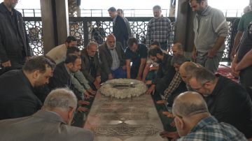 وفد هيئة التعليم العالي في التعبئة التربوية يزور مقام السيد نصرالله ويجدد العهد على مواصلة النهج وفد هيئة التعليم العالي في التعبئة التربوية يزور مقام السيد نصرالله ويجدد العهد على مواصلة النهج