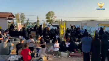 كاميرا المنار ترافق أهالي القرى الحدودية في عيد الأضحى.. إرادة الصمود تتفوق على خروقات العدو كاميرا المنار ترافق أهالي القرى الحدودية في عيد الأضحى.. إرادة الصمود تتفوق على خروقات العدو