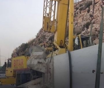 سقوط جبالة باطون على الطريق الساحلي في الدامور يتسبب بزحمة سير خانقة سقوط جبالة باطون على الطريق الساحلي في الدامور يتسبب بزحمة سير خانقة